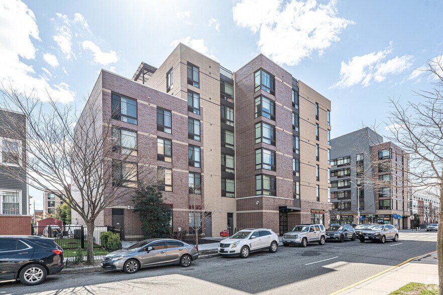 524 Vandalia Ave, Brooklyn, NY à louer - Photo du bâtiment - Image 2 de 5