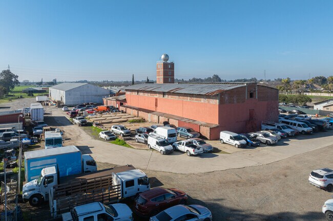 Plus de détails pour 5621 W McKenzie Ave, Fresno, CA - Local d'activités à louer