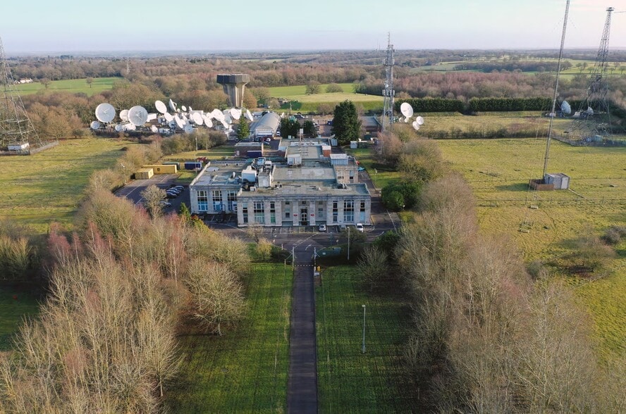 Great North Rd, Hatfield for lease - Building Photo - Image 2 of 18