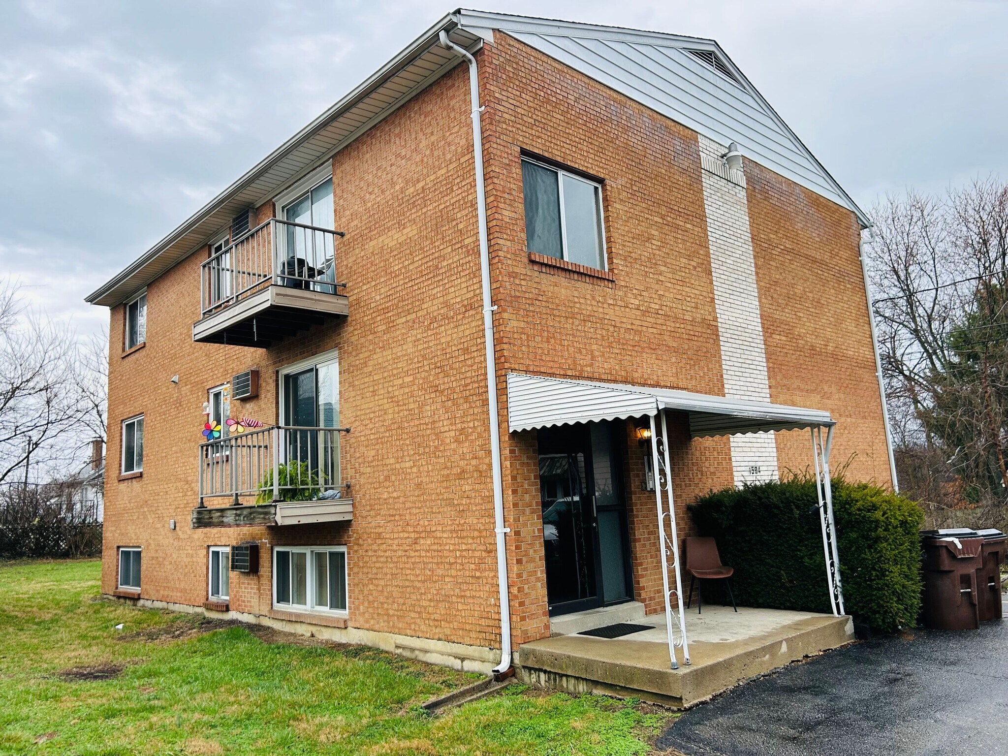1584 W Galbraith Rd, Cincinnati, OH à vendre Photo principale- Image 1 de 12