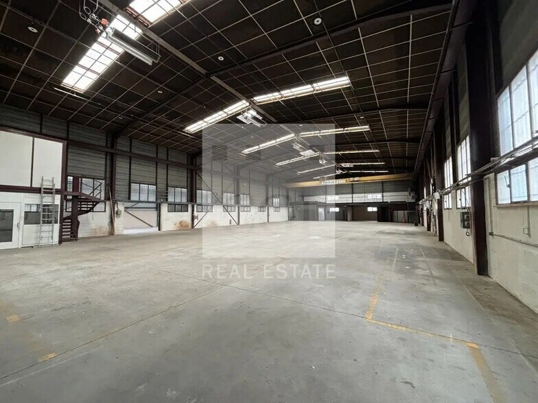 Flex in Chassieu for lease - Interior Photo - Image 3 of 12