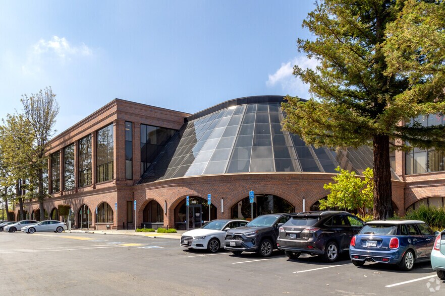 2880 Lakeside Dr, Santa Clara, CA à louer - Photo du bâtiment - Image 2 de 10