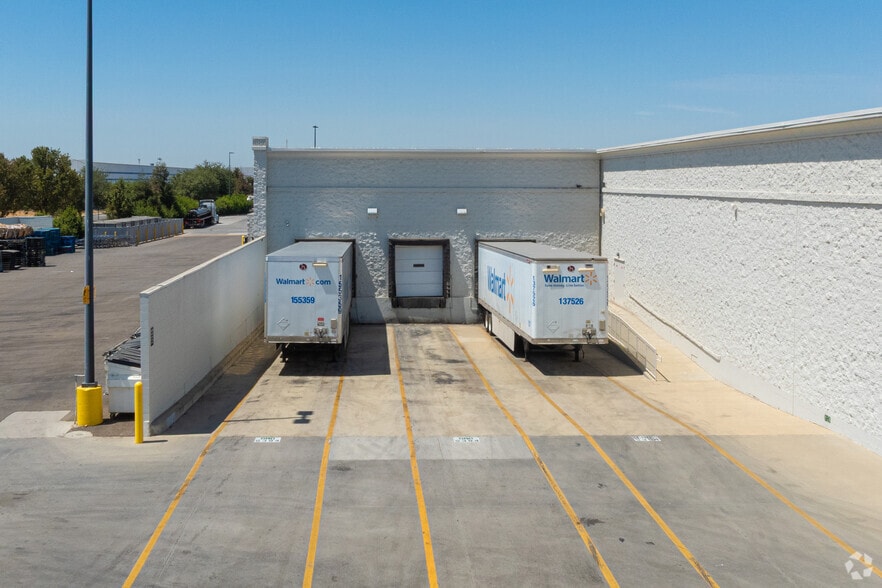 770 W El Monte Way, Dinuba, CA for lease - Building Photo - Image 2 of 4