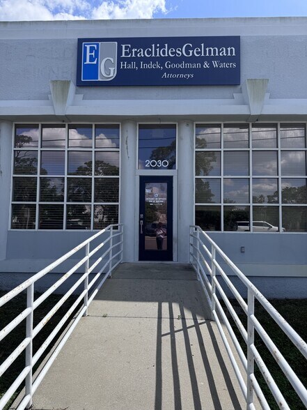 2030 Bee Ridge Rd, Sarasota, FL à vendre - Photo du bâtiment - Image 3 de 29