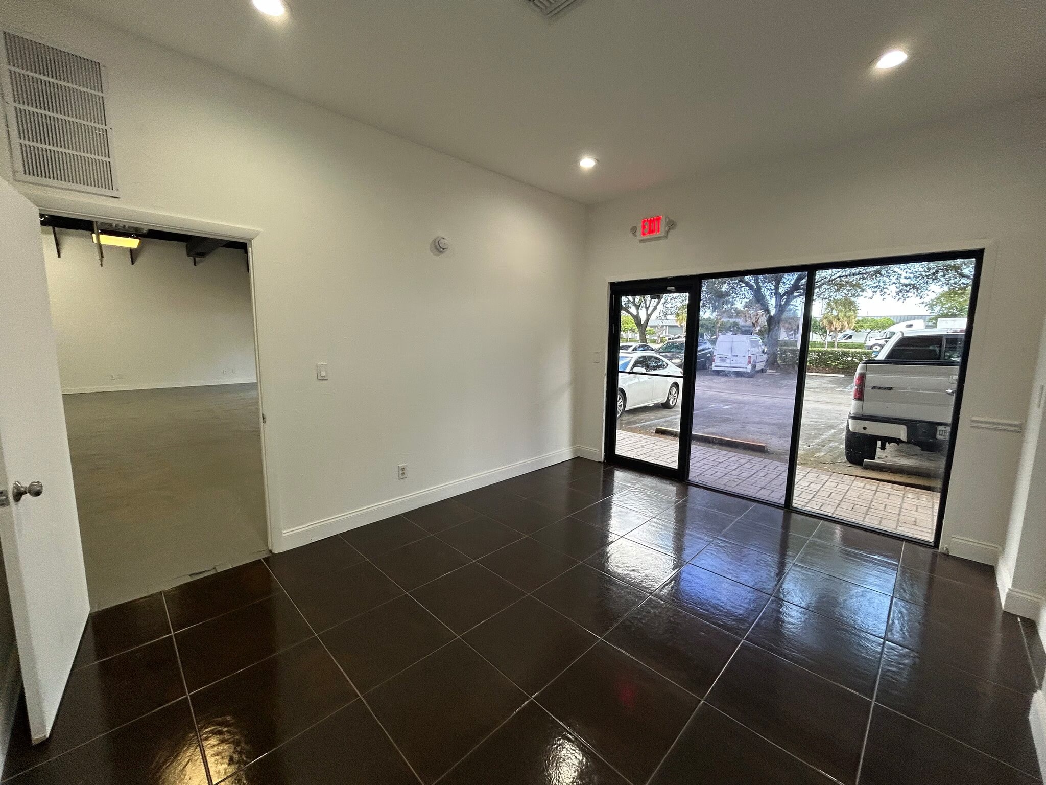 2075 N Powerline Rd, Pompano Beach, FL à louer Photo intérieure- Image 1 de 4
