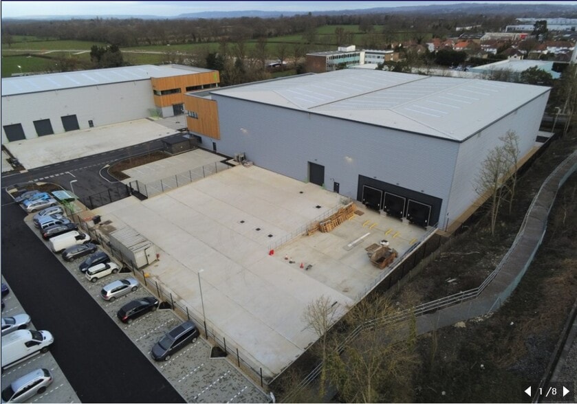 Cross Oak Ln, Redhill for lease - Building Photo - Image 2 of 3