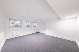 9 Avenue Mac-Mahon, Paris for lease Interior Photo- Image 1 of 3