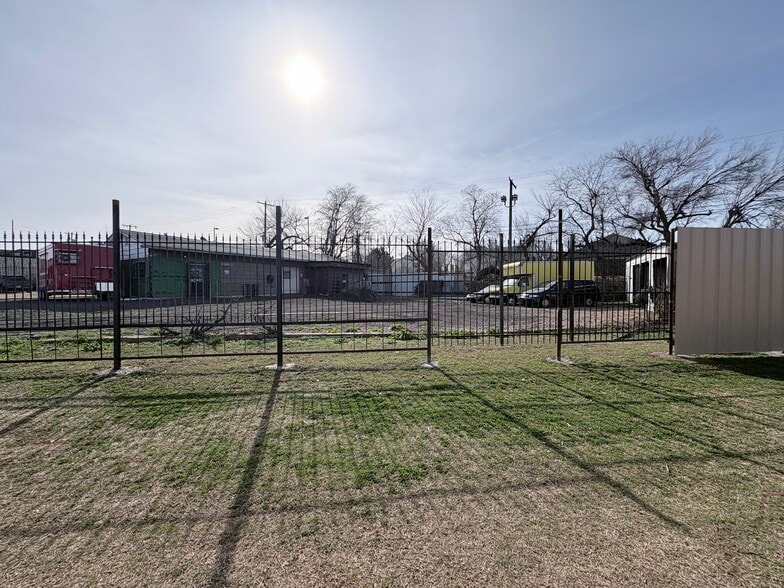 2140 SW 44th St, Oklahoma City, OK for sale - Building Photo - Image 2 of 9