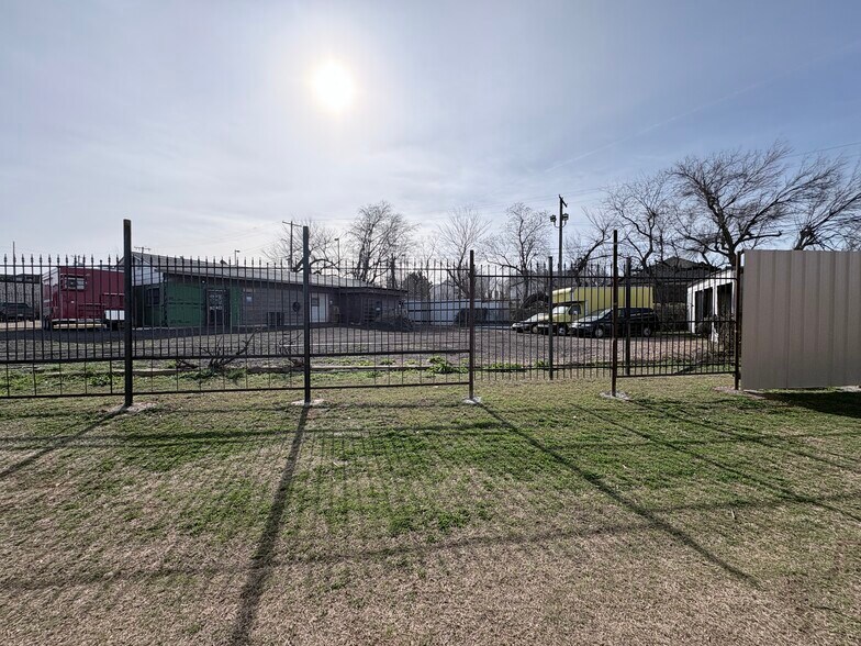 2140 SW 44th St, Oklahoma City, OK à vendre - Photo du bâtiment - Image 2 de 9