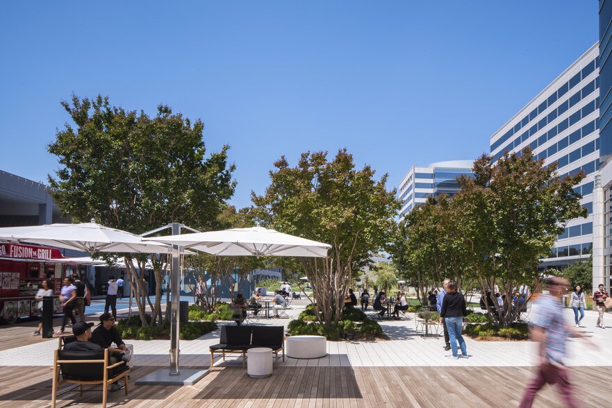 6701 Center Dr W, Los Angeles, CA à louer - Photo du bâtiment - Image 2 de 7