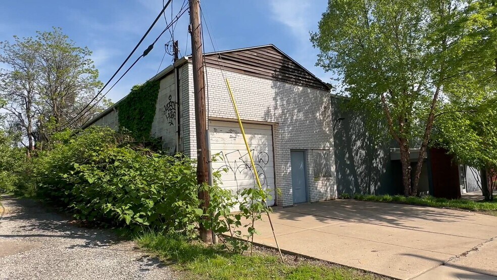 142 Enterprise St, Pittsburgh, PA à vendre - Vidéo sur l’inscription commerciale - Image 2 de 15