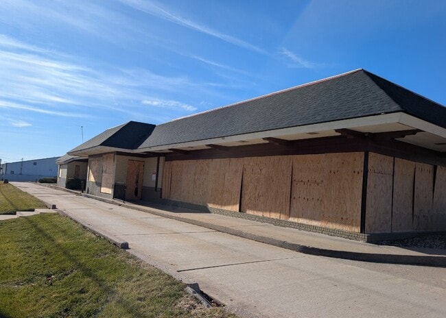 Plus de détails pour 1800 36th Ave, Moline, IL - Commerce de détail aux enchères