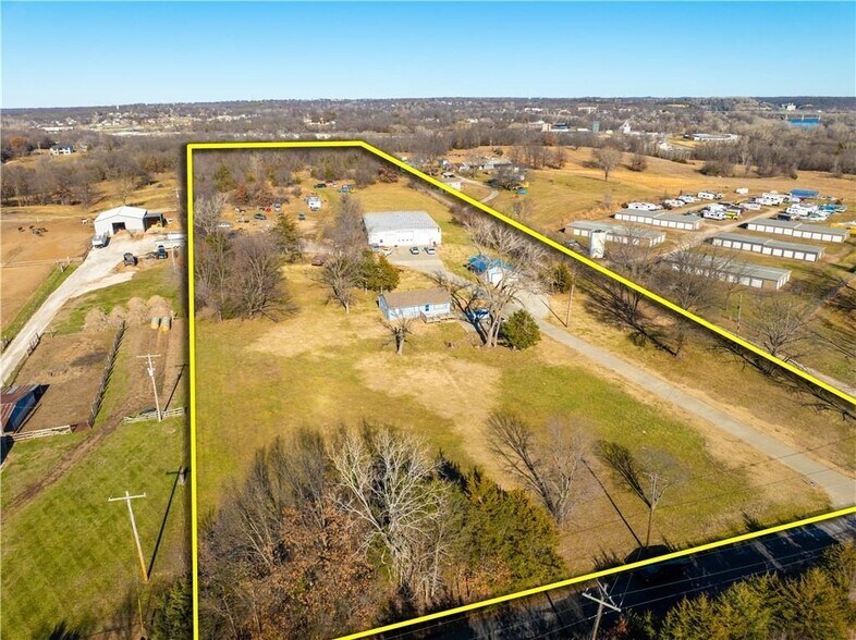 13612 Stillwell Rd, Bonner Springs, KS à vendre - Photo du bâtiment - Image 2 de 32