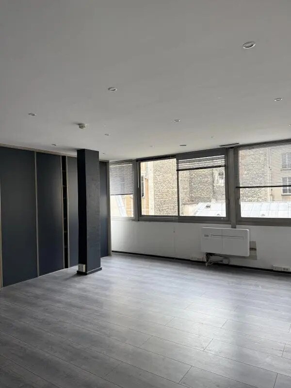 32 Rue De Paradis, Paris for sale Interior Photo- Image 1 of 3