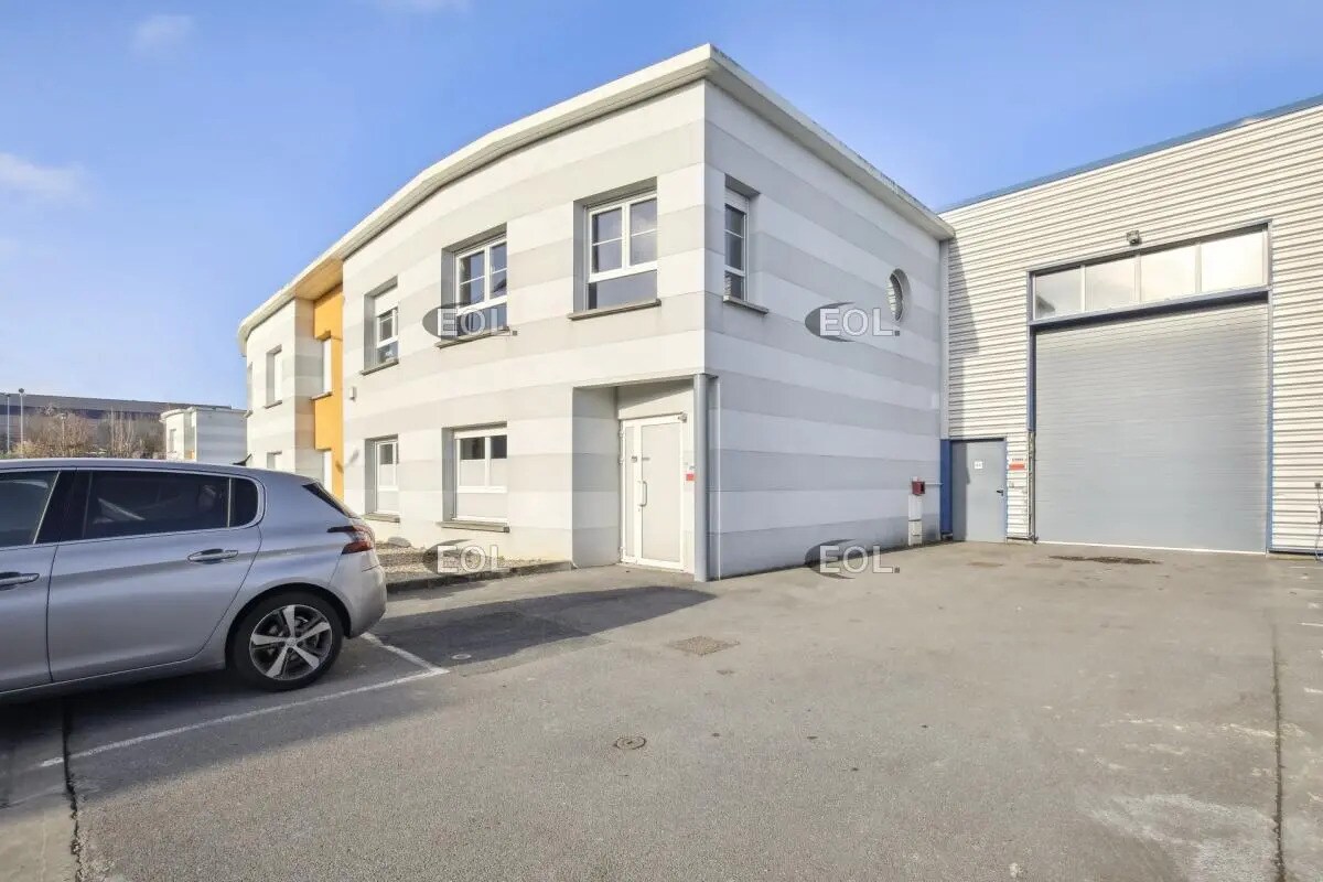 Flex in Chambly for lease Building Photo- Image 1 of 6