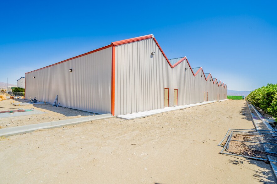 65253 San Jacinto Ln, Desert Hot Springs, CA à vendre - Photo du bâtiment - Image 2 de 14