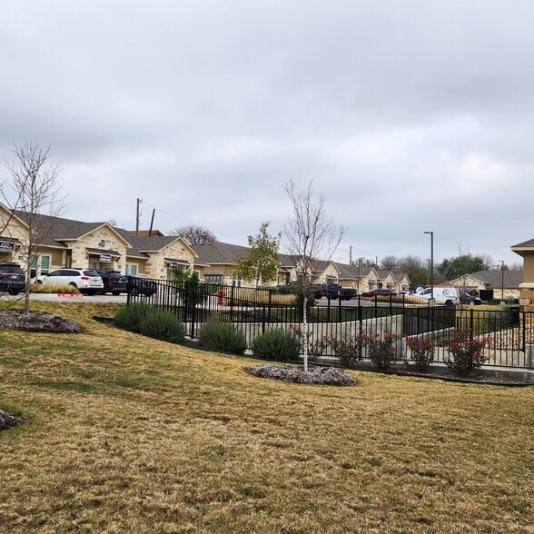 1000 Gattis School Rd, Round Rock, TX à louer - Photo principale - Image 1 de 31