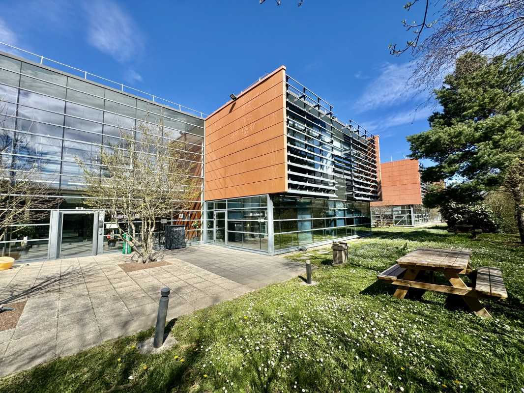 117 Allée Des Parcs, Saint-Priest à louer Photo du bâtiment- Image 1 de 17