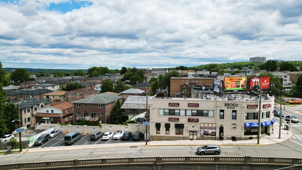 1 W Columbia Ave, Palisades Park, NJ for sale - Building Photo - Image 2 of 9