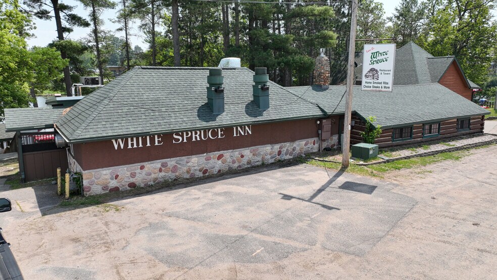 419 N Railroad St, Eagle River, WI à vendre - Photo du bâtiment - Image 2 de 10