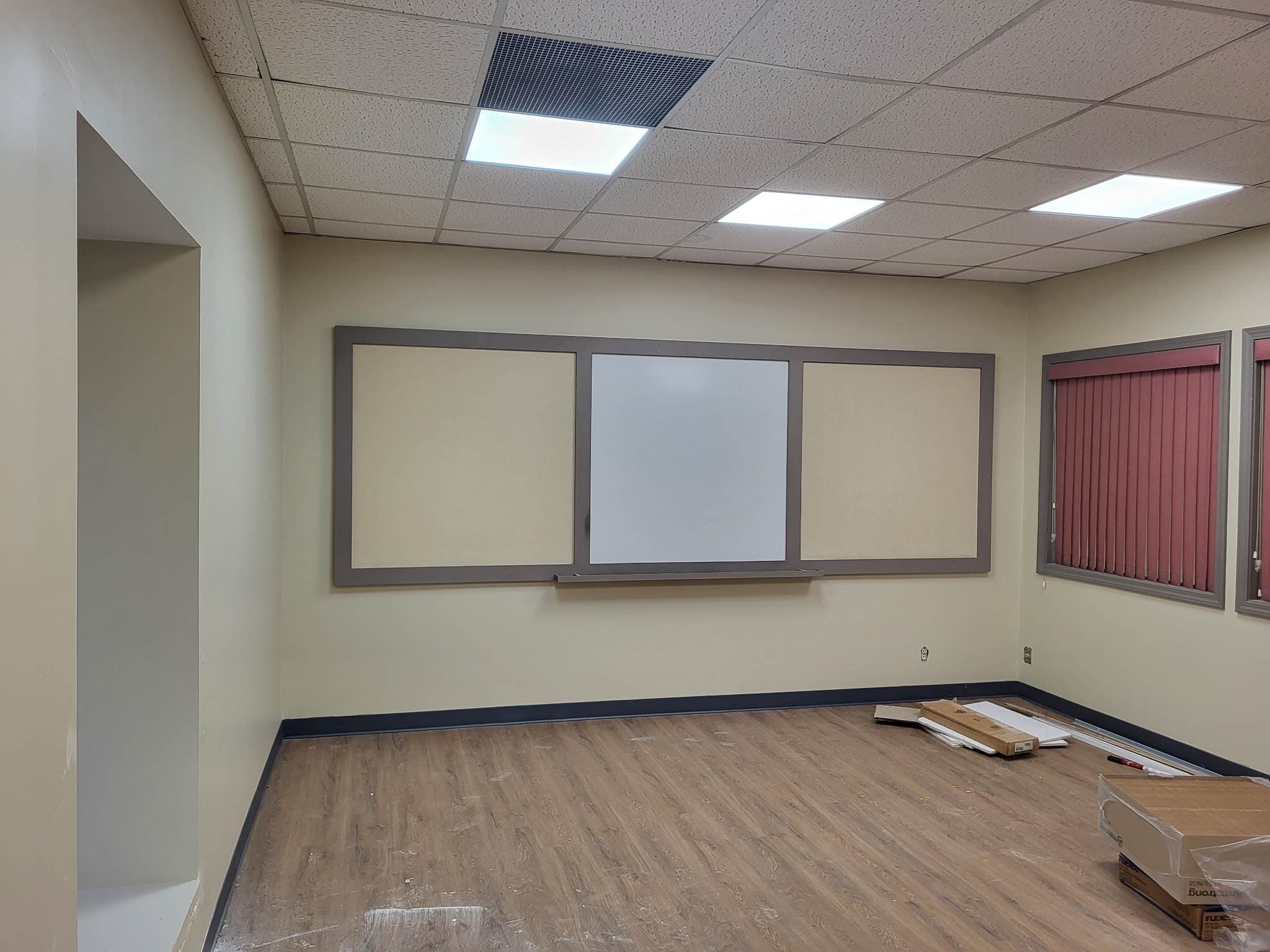 426 Lexington Rd, Versailles, KY for lease Interior Photo- Image 1 of 2