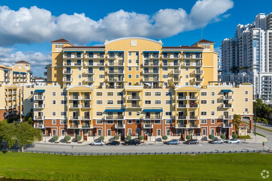 8390 SW 72nd Ave, Miami, FL à vendre - Photo du bâtiment - Image 2 de 4