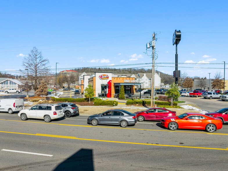 7501 Rogers Ave, Fort Smith, AR à vendre - Photo du bâtiment - Image 3 de 6