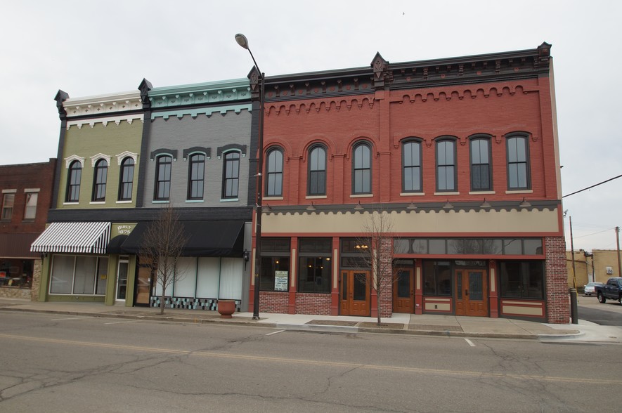 122-124 E 3rd St, Uhrichsville, OH for sale - Building Photo - Image 1 of 1