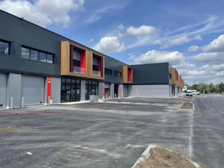 Flex dans Éragny à louer - Photo du bâtiment - Image 2 de 10