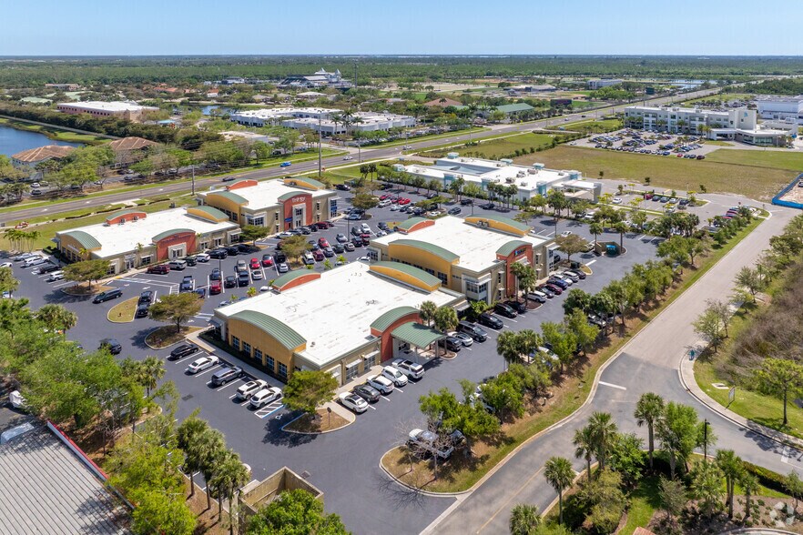 13782 Plantation Rd, Fort Myers, FL à louer - Photo du bâtiment - Image 3 de 3