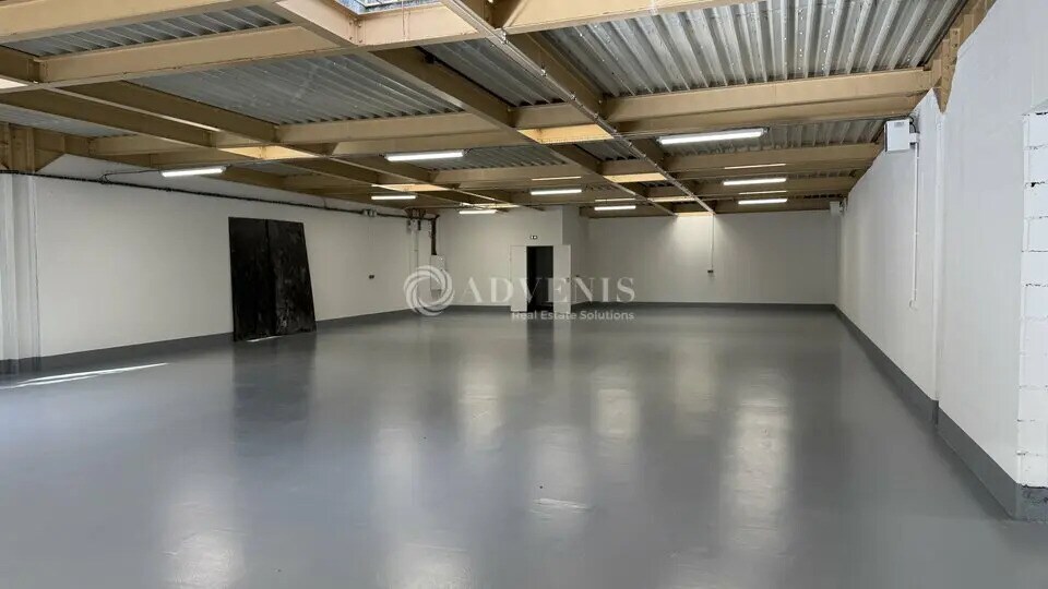 Flex in Croissy-Beaubourg for lease - Interior Photo - Image 1 of 7