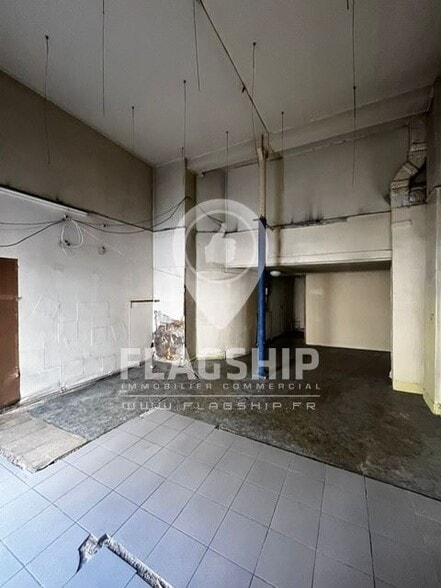Retail in Paris for lease - Building Photo - Image 2 of 3
