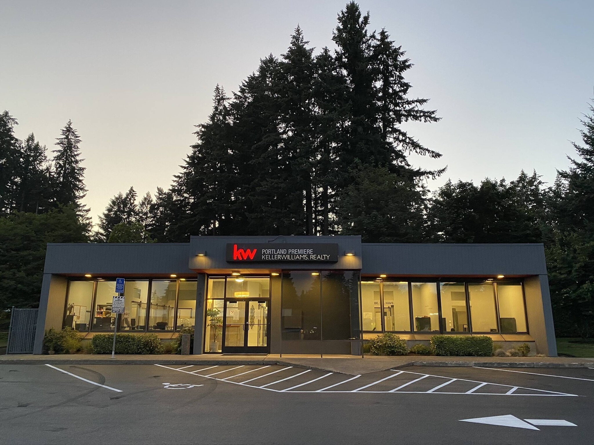 16365 Boones Ferry Rd, Lake Oswego, OR for lease Building Photo- Image 1 of 3