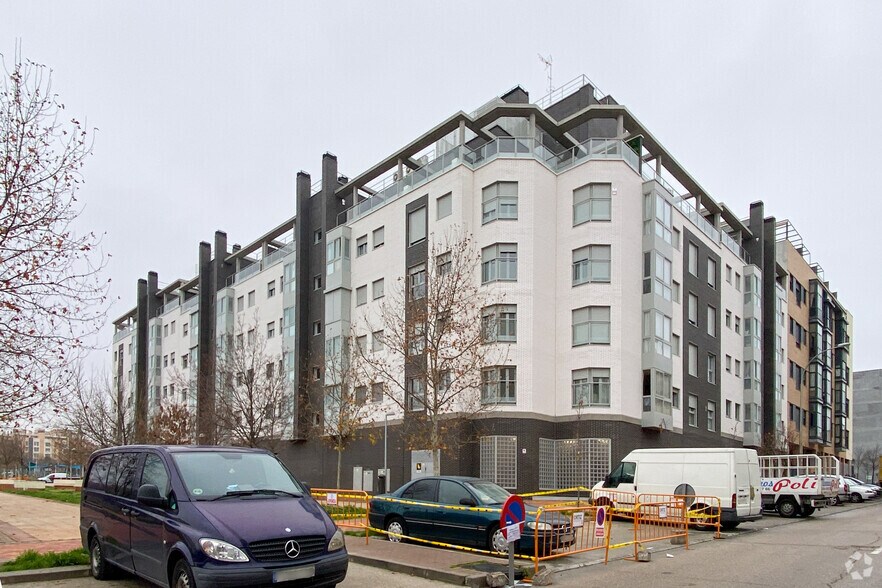 Calle Villaluenga de la Sagra, 7, Madrid, Madrid à vendre - Photo du bâtiment - Image 3 de 3