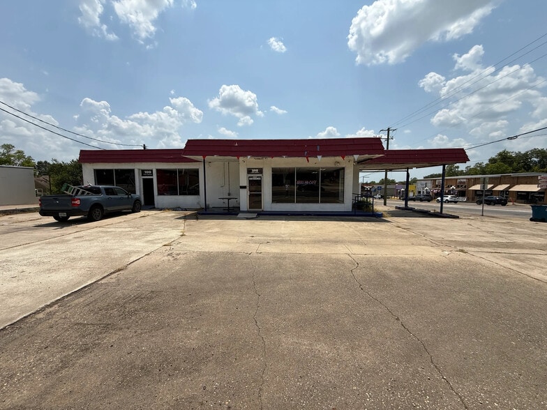 100 E Upshur Ave, Gladewater, TX for sale - Primary Photo - Image 1 of 26