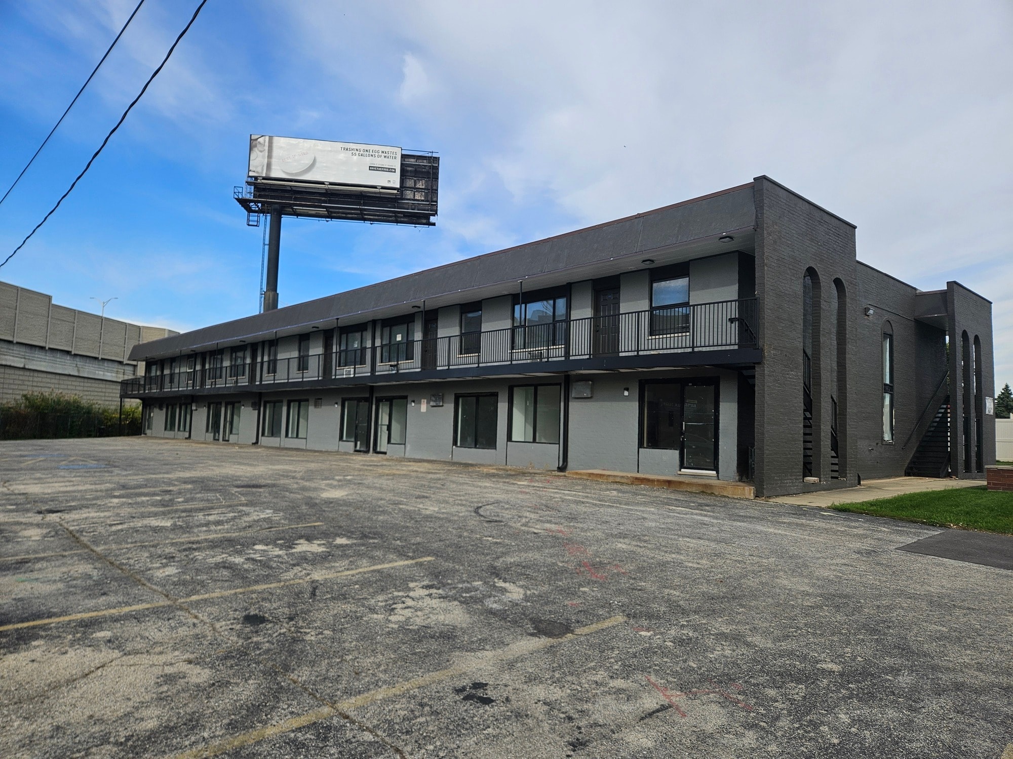 8646 S Roberts Rd, Justice, IL for lease Building Photo- Image 1 of 7