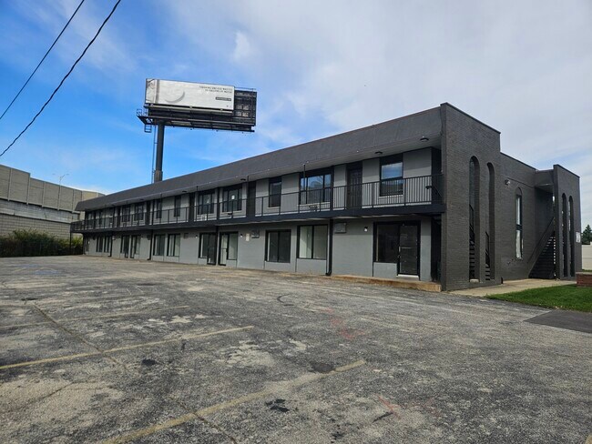 Plus de détails pour 8646 S Roberts Rd, Justice, IL - Commerce de détail à louer