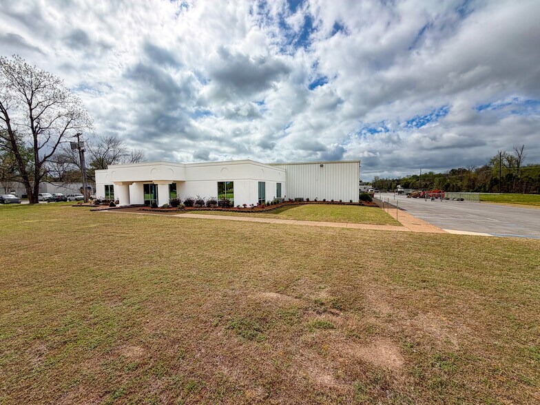 1011 Cedar Lake Rd SE, Decatur, AL à louer - Photo du bâtiment - Image 2 de 16