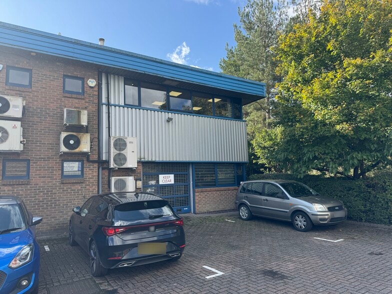 3-4 Vermont Pl, Milton Keynes for sale - Building Photo - Image 3 of 7