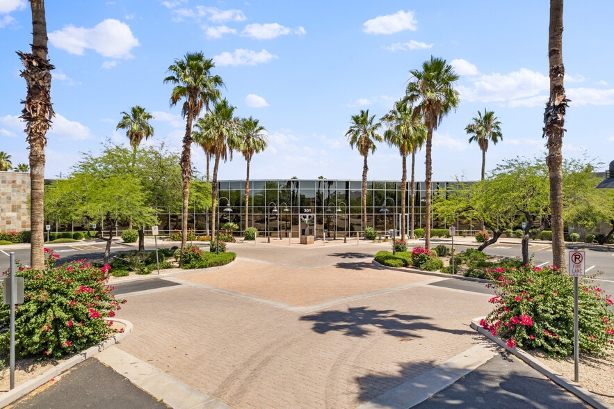 301 W Warner Rd, Tempe, AZ à louer - Photo du bâtiment - Image 3 de 6