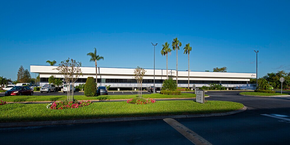 5680 W Cypress St, Tampa, FL à louer - Photo du bâtiment - Image 2 de 17