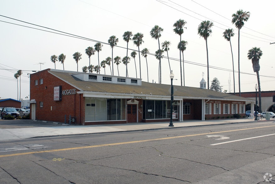 300 S C St, Oxnard, CA for lease - Building Photo - Image 2 of 5