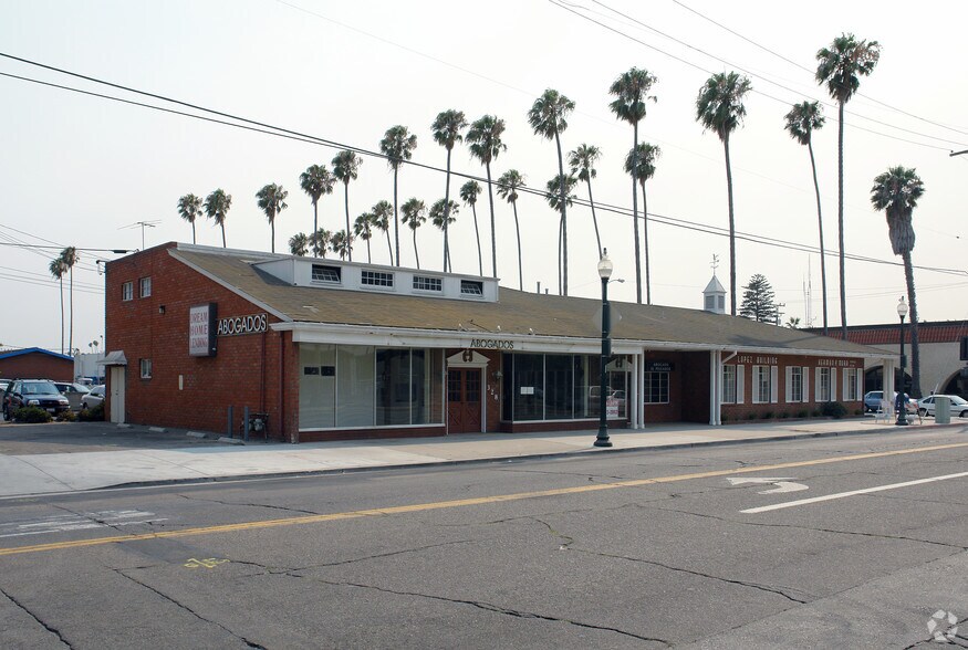 300 S C St, Oxnard, CA à louer - Photo du bâtiment - Image 2 de 5