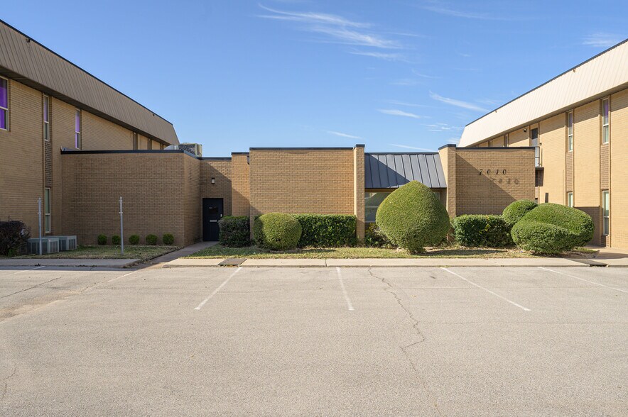 7010 NW 63rd St, Bethany, OK à vendre - Photo du bâtiment - Image 2 de 2