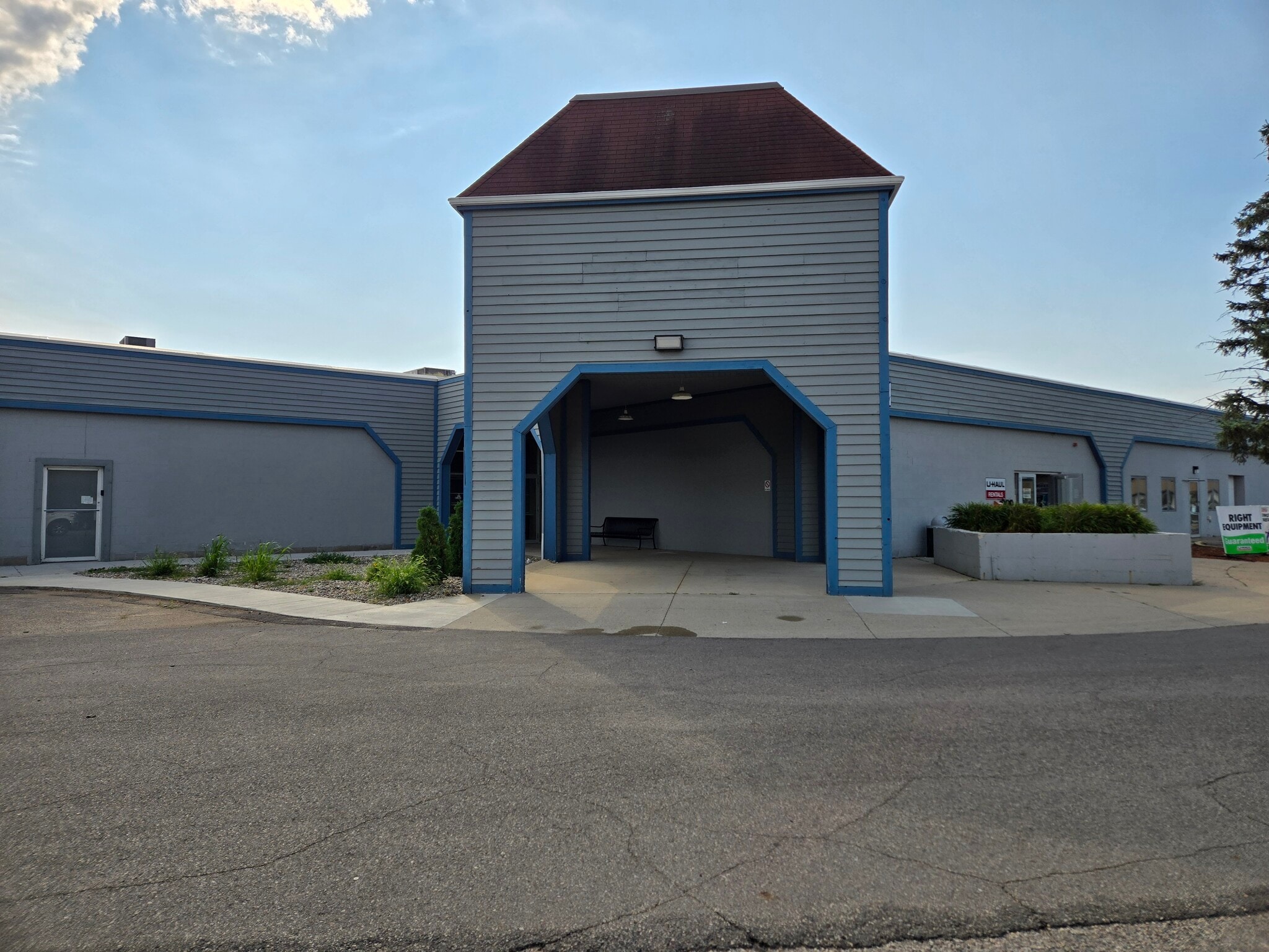 201 Lyndale Ave S, Faribault, MN for lease Interior Photo- Image 1 of 8