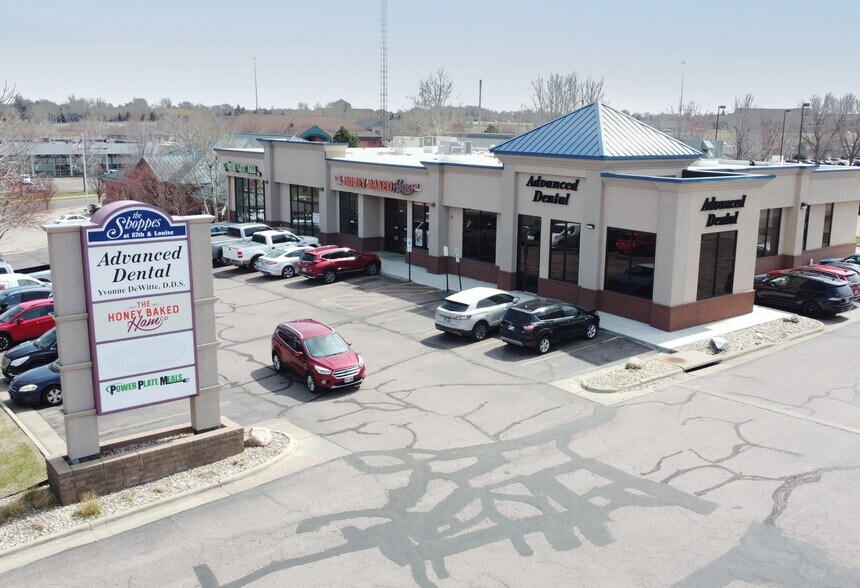 The Shoppes at 57th & Louise portefeuille de 2 propriétés à vendre sur LoopNet.ca - Photo du bâtiment - Image 3 de 4
