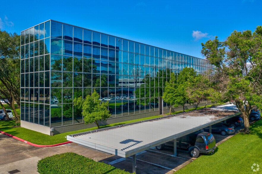 15810 Park Ten Pl, Houston, TX à louer - Photo du bâtiment - Image 3 de 13