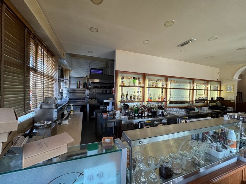 71-77B Glasgow Rd, Paisley for lease - Building Photo - Image 3 of 7