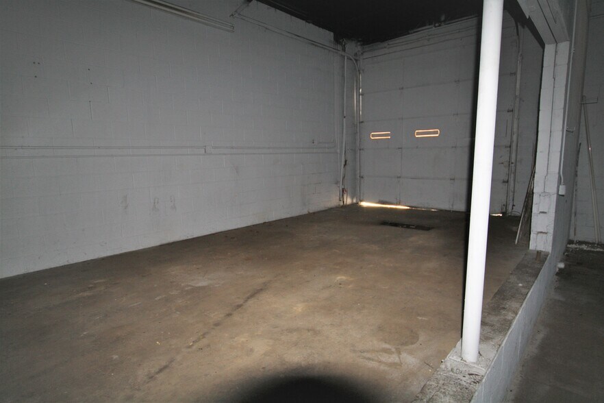 4121 Fenton Rd, Burton, MI à louer - Photo du bâtiment - Image 3 de 7