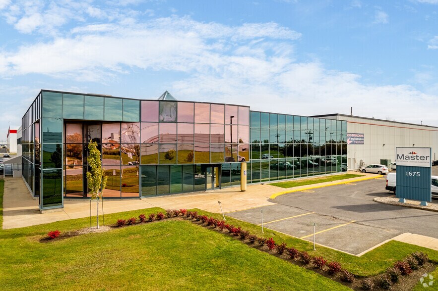 1675 Boul de Montarville, Boucherville, QC for lease - Primary Photo - Image 1 of 19